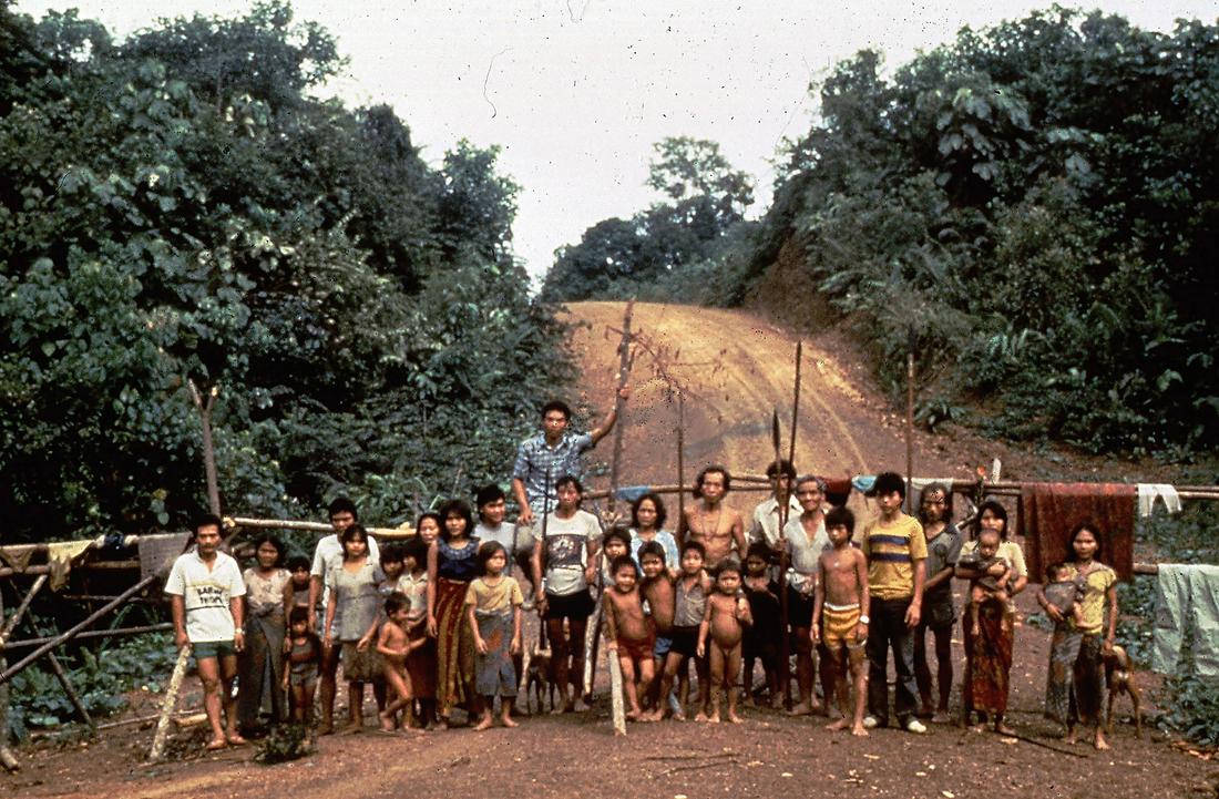Penan blockading a logging roadPhoto: Bruno Manser Fonds