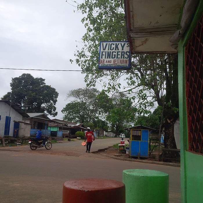Vicky’s Fingers café, where locals eat chargrilled fish and plantain on the street. ©Global Witness